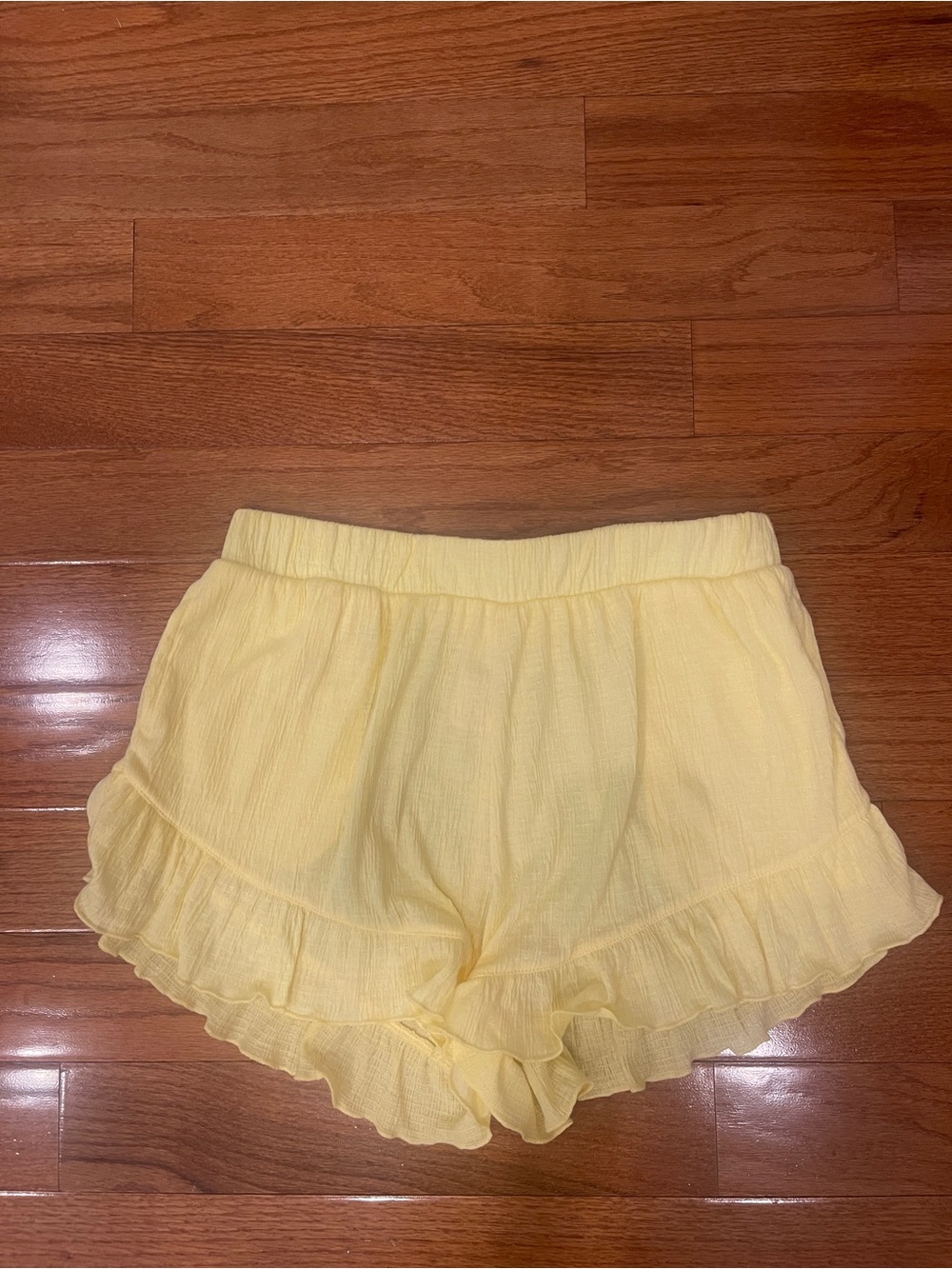 Secret Treasures Women's Yellow Ruffle Pull-On Shorts Size Small NEW